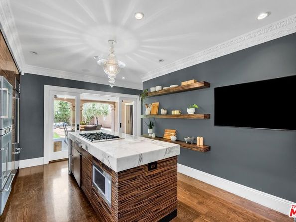 1638 S Victoria Avenue, Los Angeles CA 90019