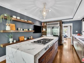 1638 S Victoria Avenue, Los Angeles CA 90019