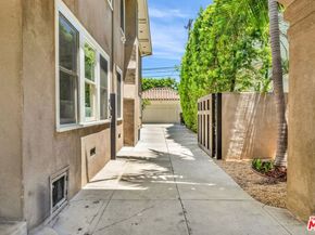 1638 S Victoria Avenue, Los Angeles CA 90019