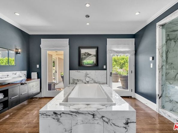 1638 S Victoria Avenue, Los Angeles CA 90019