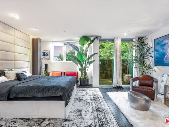 2513 Lincoln Boulevard, Venice CA 90291