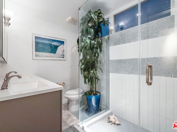 2513 Lincoln Boulevard, Venice CA 90291