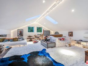 2513 Lincoln Boulevard, Venice CA 90291