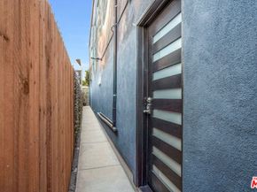 2513 Lincoln Boulevard, Venice CA 90291