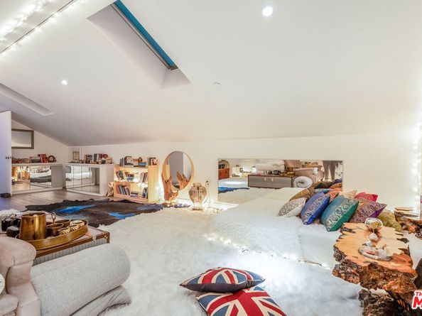 2513 Lincoln Boulevard, Venice CA 90291