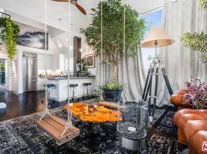 2513 Lincoln Boulevard, Venice CA 90291