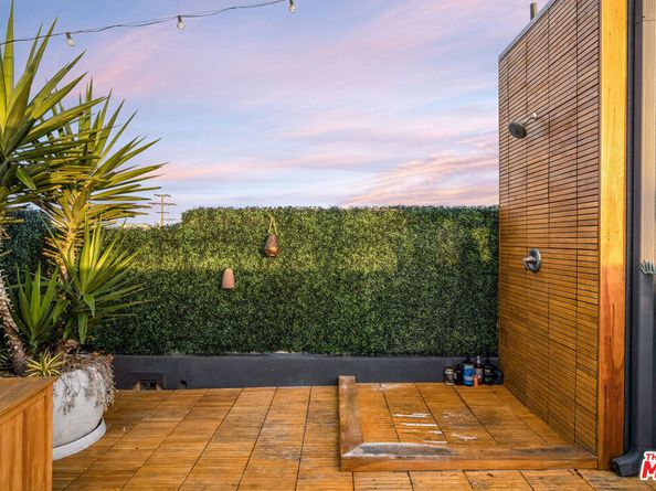 2513 Lincoln Boulevard, Venice CA 90291