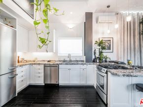 2513 Lincoln Boulevard, Venice CA 90291