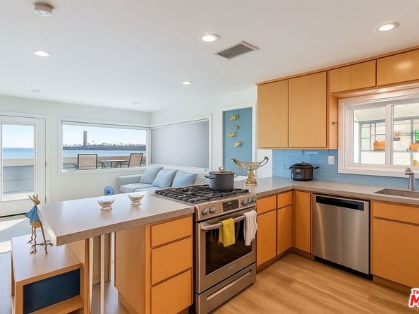 26 5th Place, Long Beach CA 90802