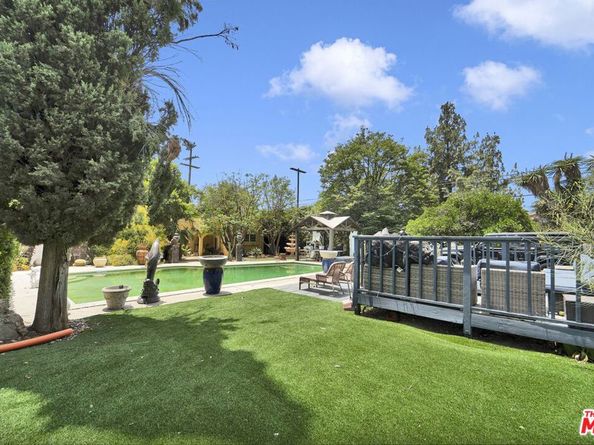 9506 Yolanda Avenue, Northridge CA 91324