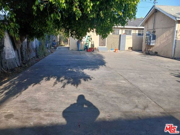 1139 E 69th Street, Los Angeles CA 90001