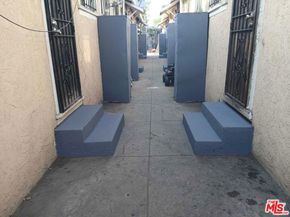 1139 E 69th Street, Los Angeles CA 90001