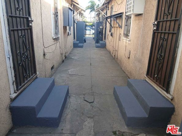 1139 E 69th Street, Los Angeles CA 90001