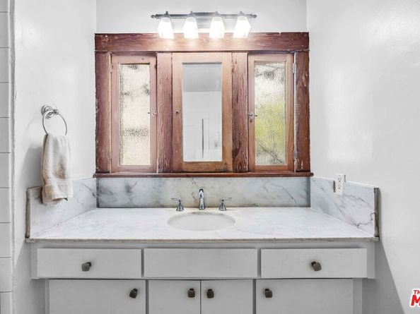 523 S Coronado Street, Los Angeles CA 90057