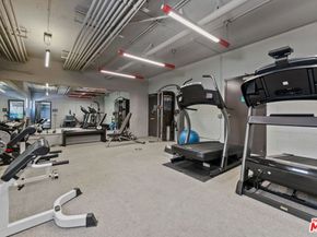520 S Barrington Avenue 115, Los Angeles CA 90049