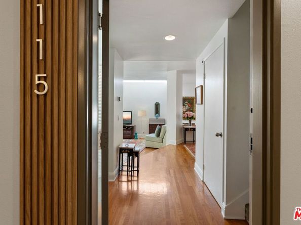 520 S Barrington Avenue 115, Los Angeles CA 90049