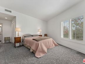 520 S Barrington Avenue 115, Los Angeles CA 90049