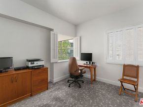 520 S Barrington Avenue 115, Los Angeles CA 90049