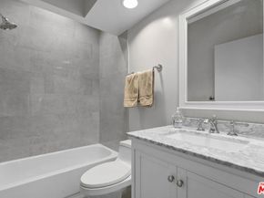 520 S Barrington Avenue 115, Los Angeles CA 90049
