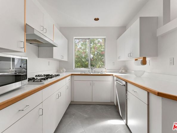 520 S Barrington Avenue 115, Los Angeles CA 90049