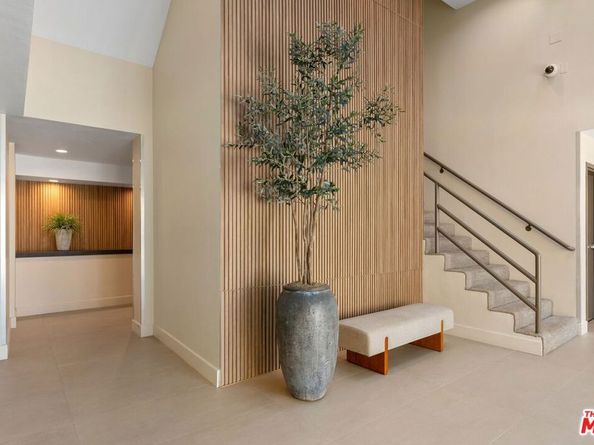 520 S Barrington Avenue 115, Los Angeles CA 90049