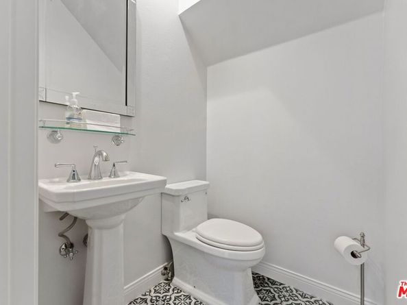 520 S Barrington Avenue 115, Los Angeles CA 90049
