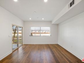 2978 Ripple Place 105, Los Angeles CA 90039