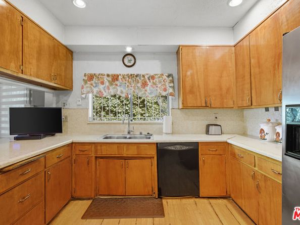 2114 W 28th Street, Los Angeles CA 90018
