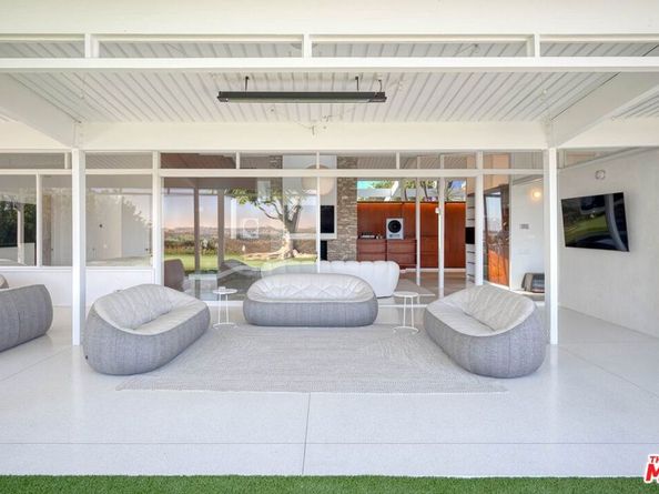 2262 Stradella Road, Los Angeles CA 90077