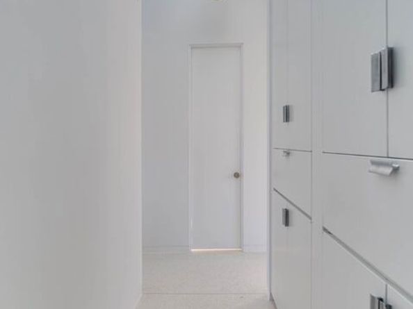 2262 Stradella Road, Los Angeles CA 90077