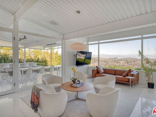 2262 Stradella Road, Los Angeles CA 90077