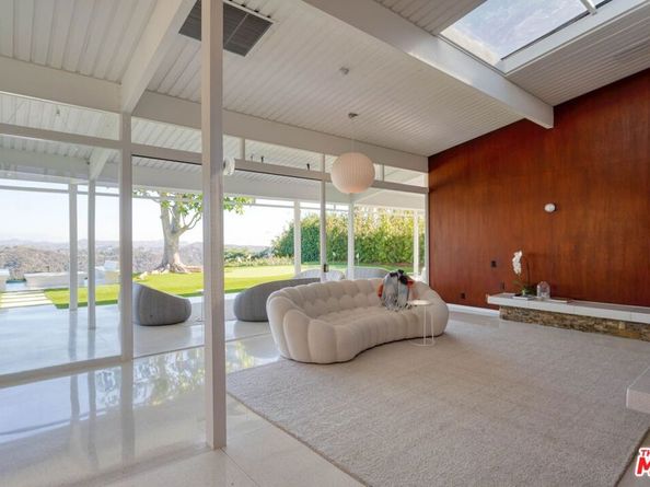 2262 Stradella Road, Los Angeles CA 90077