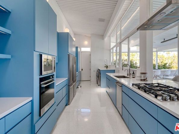 2262 Stradella Road, Los Angeles CA 90077