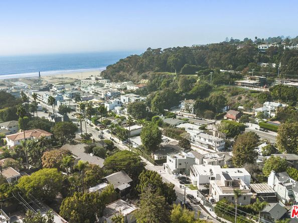 257 Entrada Drive, Santa Monica CA 90402