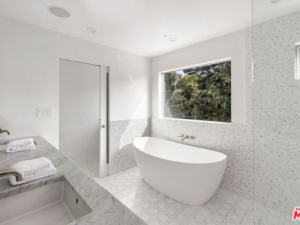 257 Entrada Drive, Santa Monica CA 90402