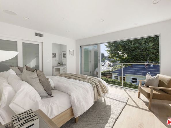 257 Entrada Drive, Santa Monica CA 90402