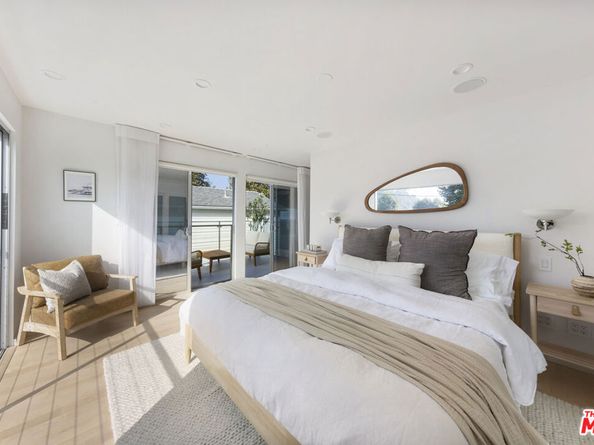 257 Entrada Drive, Santa Monica CA 90402