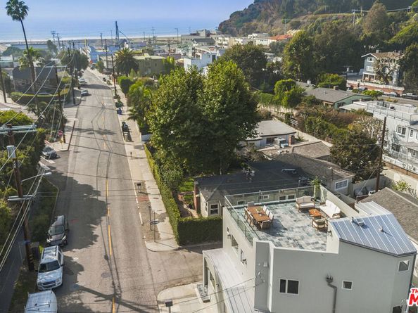 257 Entrada Drive, Santa Monica CA 90402