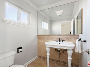 11138 Aqua Vista Street 3, Studio City CA 91602