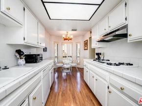 10409 Riverside Drive 203, Toluca Lake CA 91602