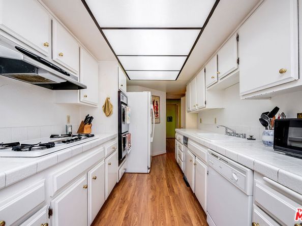 10409 Riverside Drive 203, Toluca Lake CA 91602