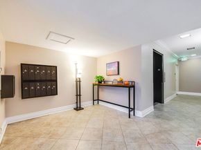 10409 Riverside Drive 203, Toluca Lake CA 91602