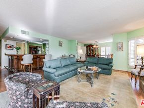 10409 Riverside Drive 203, Toluca Lake CA 91602