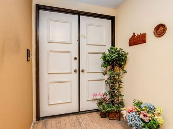 10409 Riverside Drive 203, Toluca Lake CA 91602