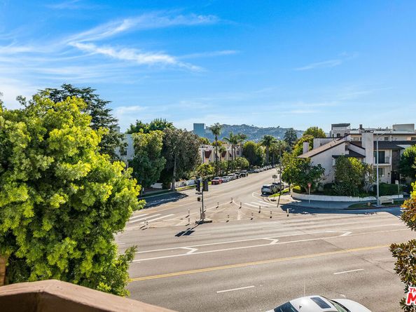 10409 Riverside Drive 203, Toluca Lake CA 91602