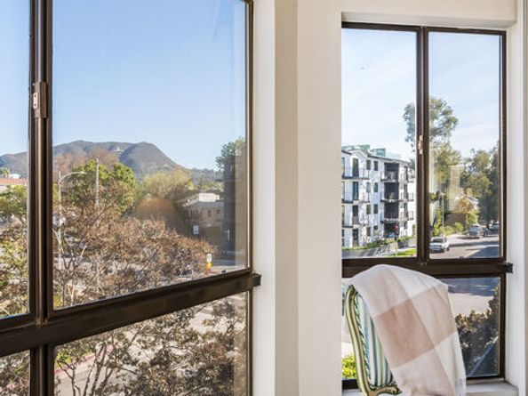 10409 Riverside Drive 203, Toluca Lake CA 91602