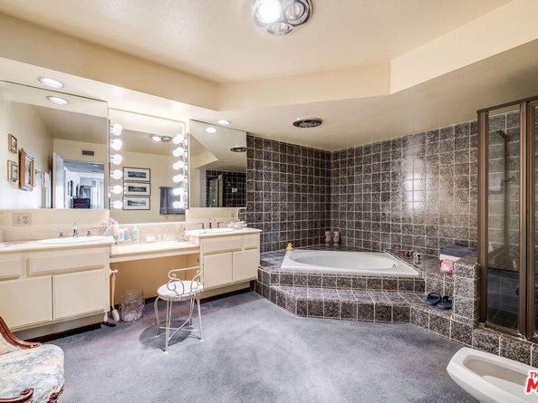 10409 Riverside Drive 203, Toluca Lake CA 91602