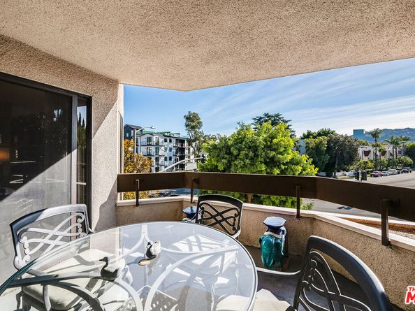 10409 Riverside Drive 203, Toluca Lake CA 91602