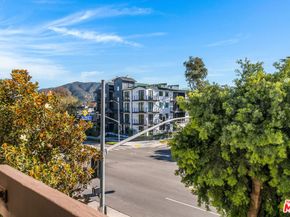 10409 Riverside Drive 203, Toluca Lake CA 91602
