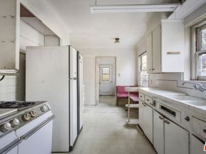 3017 Virginia Avenue, Santa Monica CA 90404